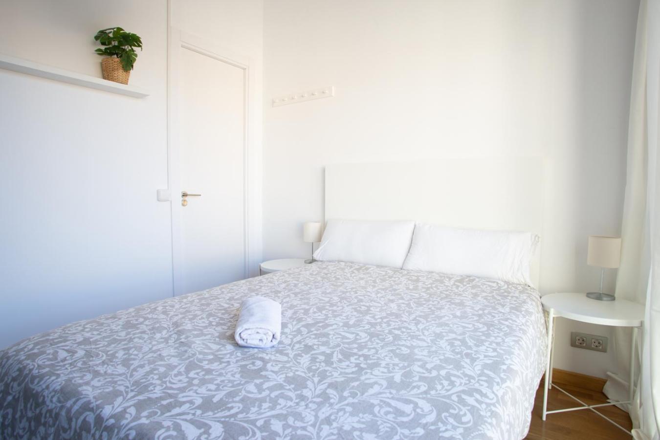 Private Rooms Near Las Ramblas Barcelona Eksteriør billede